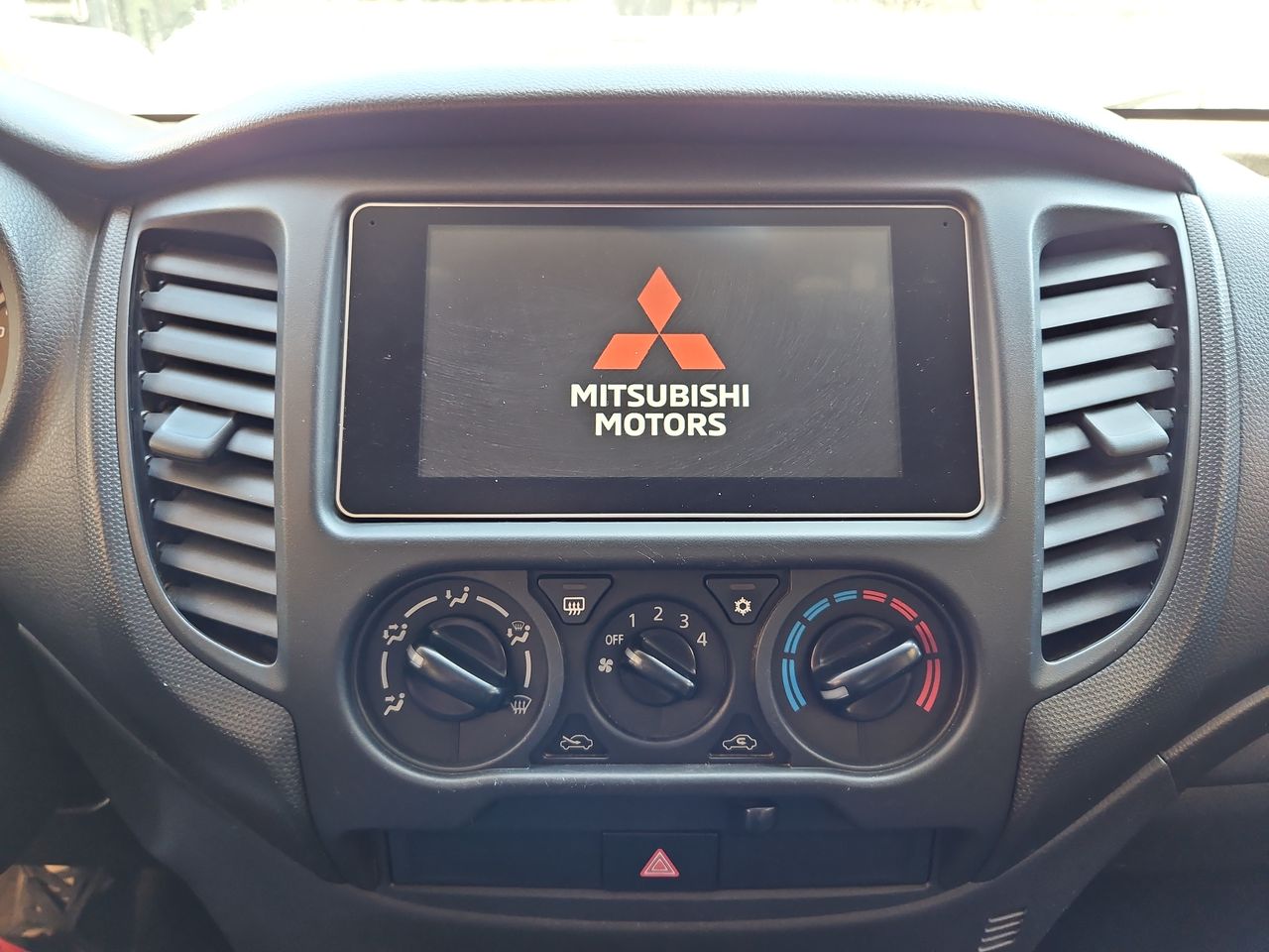 Mitsubishi L200 New L200 Work Cr 2.4 2020 Usado Usado en Webautos.cl Mitsubishi L200 New L200 Work Cr 2.4 2020 Usado Usado en Webautos.cl