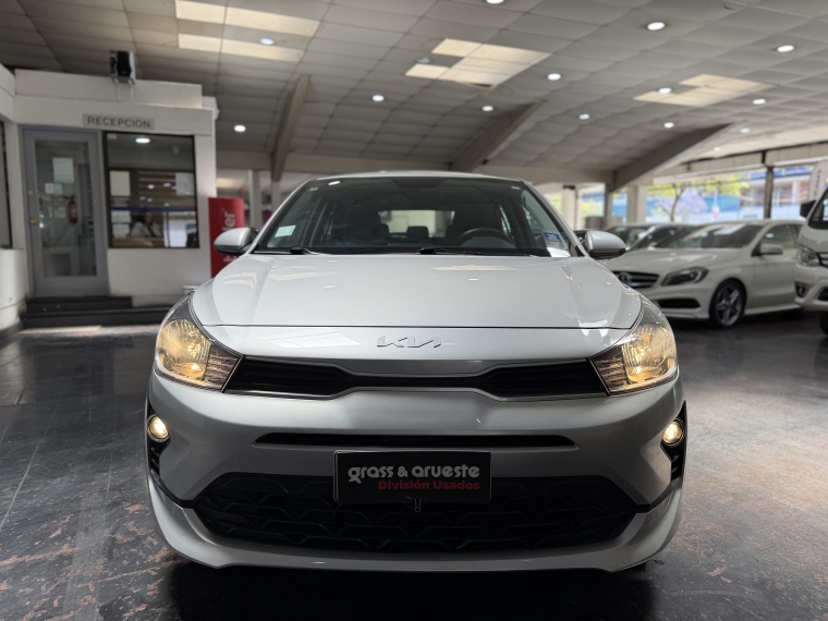 Kia Rio 5 Ex 1.4l 6mt Ac Abs 2023  Usado en Grass & Arueste