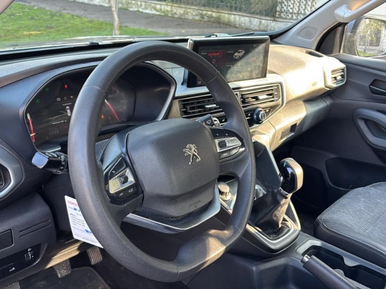 Peugeot Landtrek — foto 11 de 16