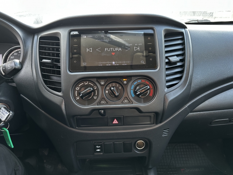 Mitsubishi L200 L200 D/c 2.4 Work Cr 4x2 Wf Doble Airbag Cc Mn 2023 Usado en Rosselot Usados