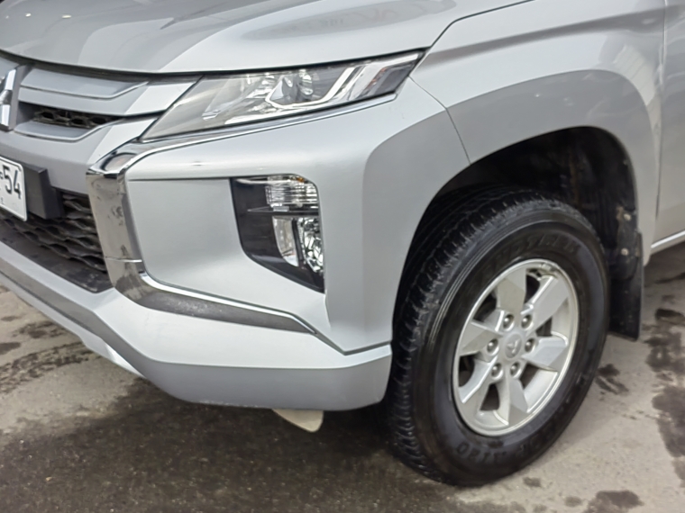 Mitsubishi L200 L200 D/c 2.4 Katana Crt 4x4 Special Pack 2023 Usado en Rosselot Usados