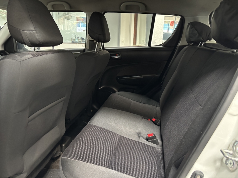 Suzuki Swift Gl 1.2l 5mt Ac 2018  Usado en Grass & Arueste