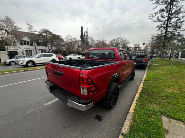 Toyota Hilux — foto 5 de 14