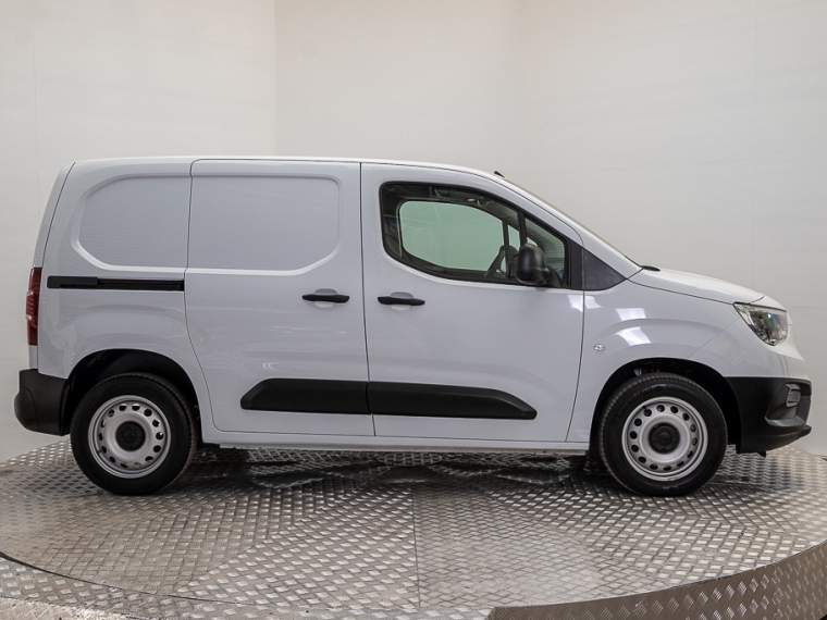 Opel Combo  1.5td Essentia Mt6 E6 2024 Usado  Usado en Pompeyo