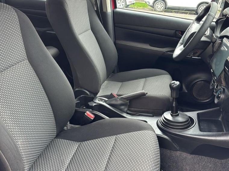 Toyota Hilux — foto 5 de 16