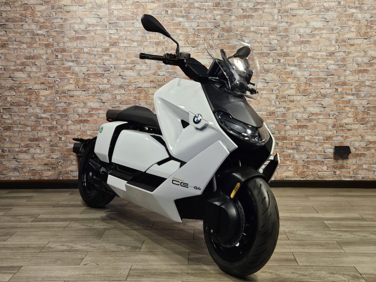 BMW CE 04 AUT 2025