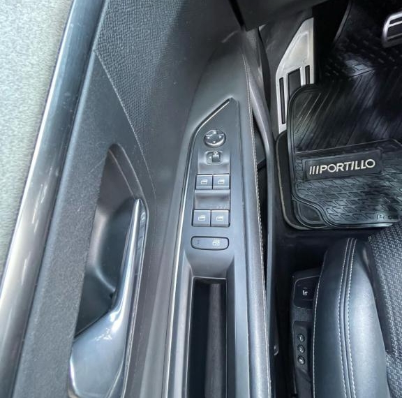 Peugeot 3008 Puretech Gt 180 Eat8 1.6 Aut 2022  Usado en Automarket Chile