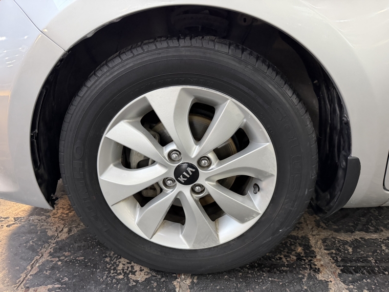 Kia Rio 5 Ex 1.4l 6mt Ac Full 2016  Usado en Grass & Arueste