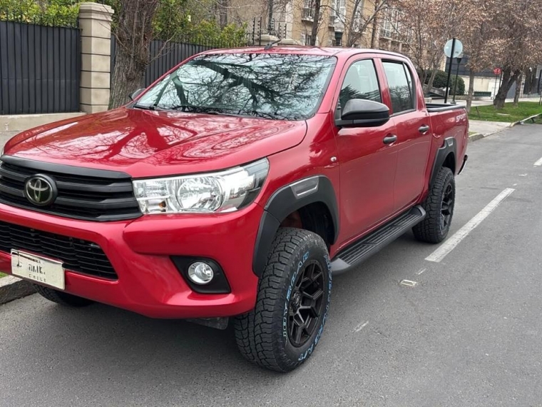 Toyota Hilux — foto 2 de 13