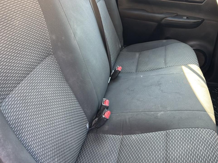 Toyota Hilux — foto 8 de 12