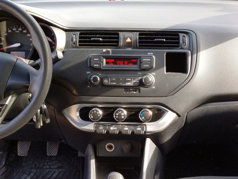 Kia Rio 5 Rio 5 Ex 1.4l 6mt Ac Ab Euro V - 1526 2015 Usado en Rosselot Usados