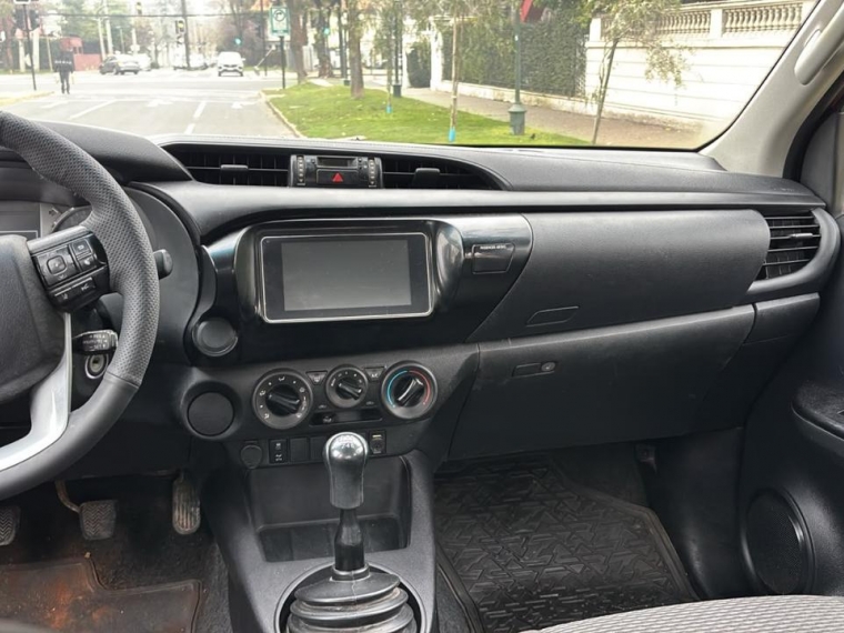 Toyota Hilux — foto 9 de 13