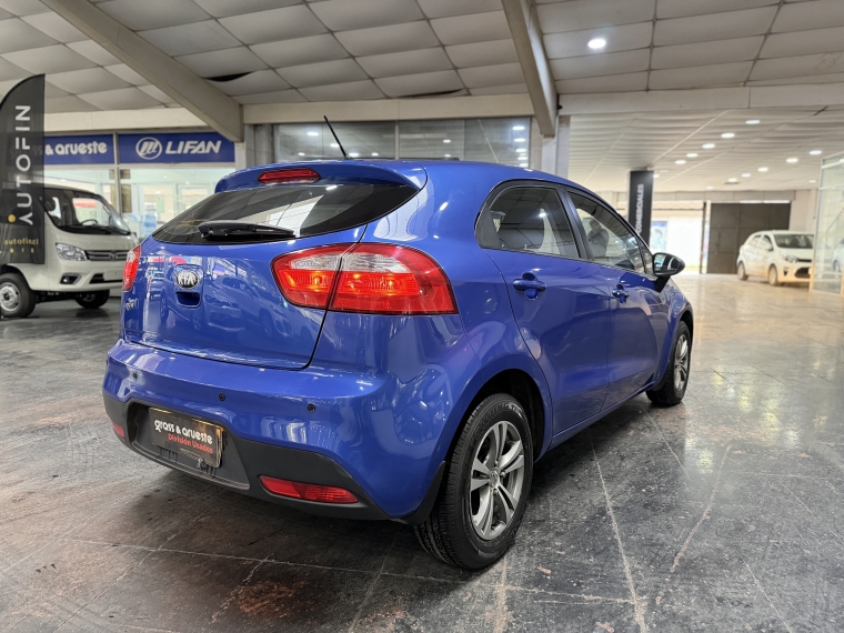 Kia Rio 5 Ub Ex 1.4l 6mt Ac 2013  Usado en Grass & Arueste