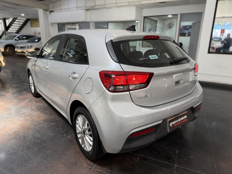 Kia Rio 5 Ex 1.4l 6mt Ac Abs 2023  Usado en Grass & Arueste
