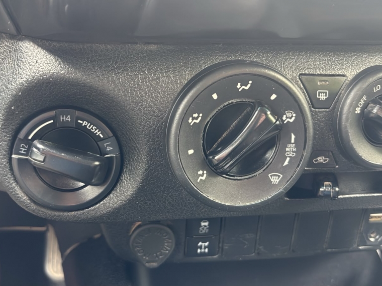 TOYOTA HILUX  DCAB MT 4x4 2.4cc - imagen 10