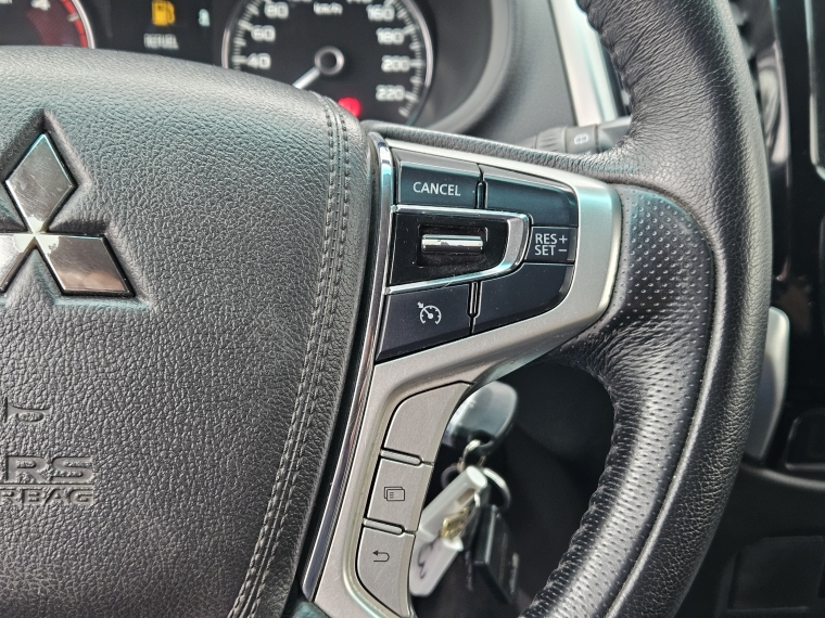 Mitsubishi Montero sport 2.4 Mt 4x2 Diesel 2017 Usado Usado en Kovacs Usados Mitsubishi Montero sport 2.4 Mt 4x2 Diesel 2017 Usado Usado en Kovacs Usados