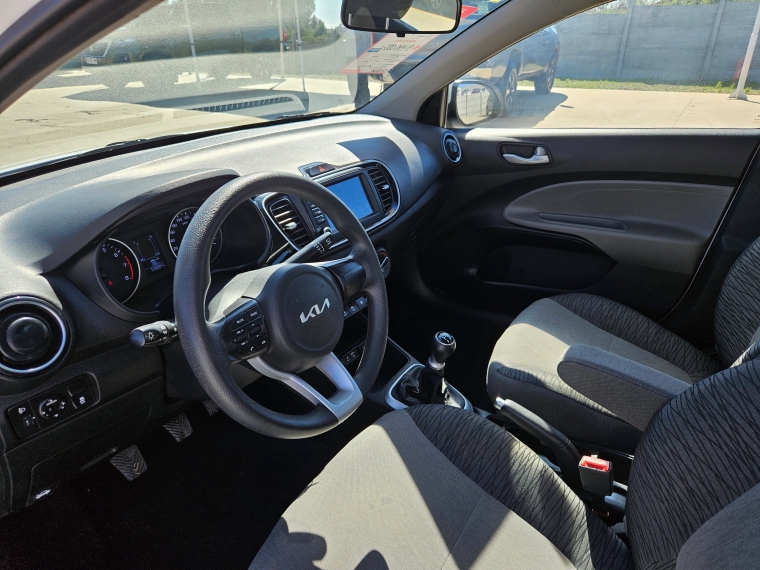 KIA Soluto — foto 10 de 16