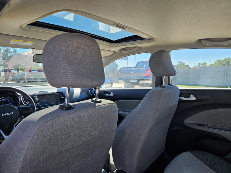 KIA Soluto — foto 6 de 16