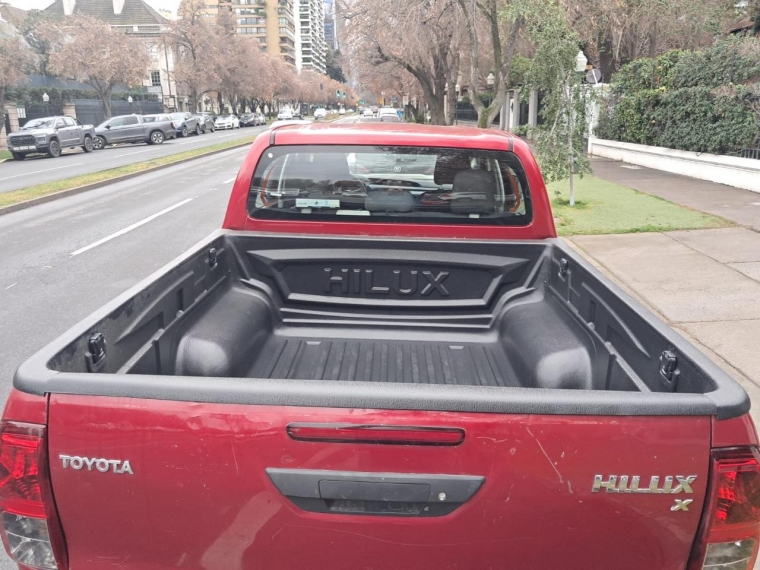 TOYOTA HILUX DX 4X2 2.4 miniatura 6