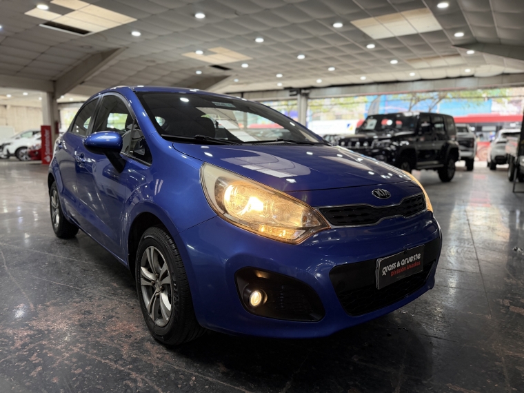 Kia Rio 5 Ub Ex 1.4l 6mt Ac 2013  Usado en Grass & Arueste