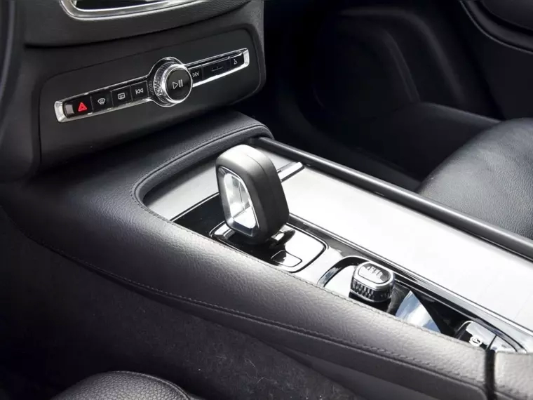 Volvo Xc90 2.0 B6 Momentum 4x4 At 5p 2022 Usado  Usado en BMW Premium Selection
