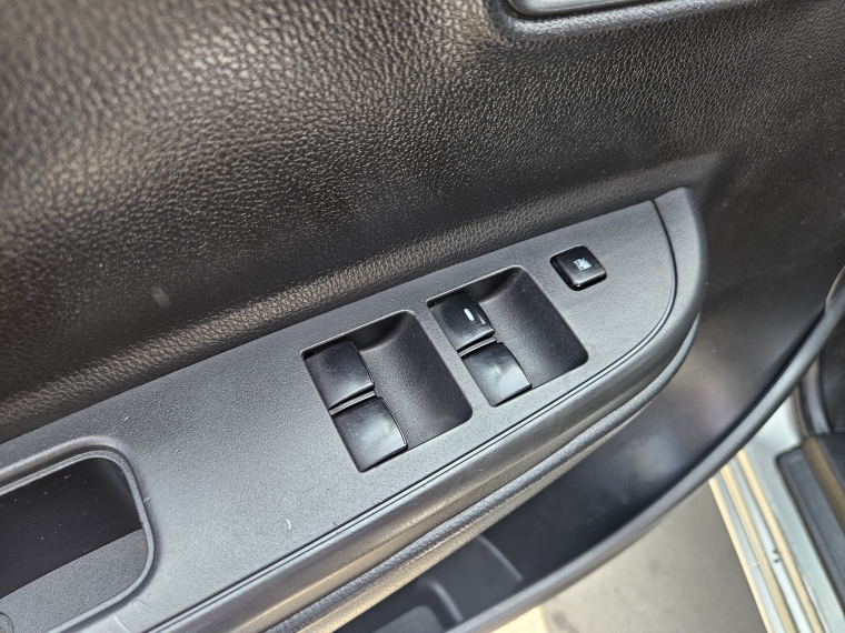 Mitsubishi L200 L200 D/c 2.4 Work Cr 4x2 Wf Doble Airbag Mn 2022 Usado en Rosselot Usados