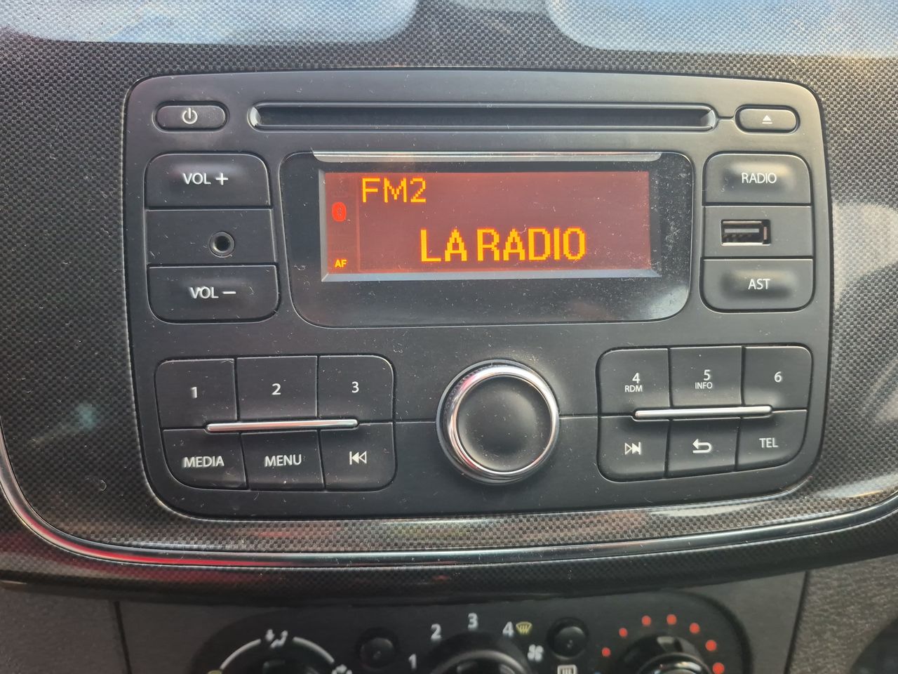 Renault Symbol Symbol Zen 1.6 2018 Usado Usado en Webautos.cl Renault Symbol Symbol Zen 1.6 2018 Usado Usado en Webautos.cl