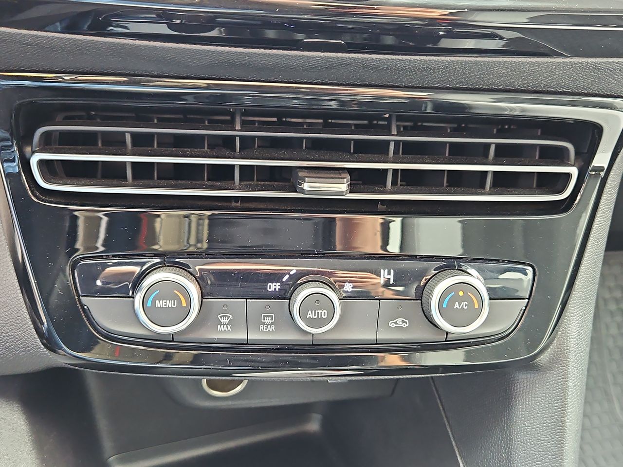 Opel Mokka Mokka 4x2 1.2 2024 Usado en Usados de Primera - Sergio Escobar