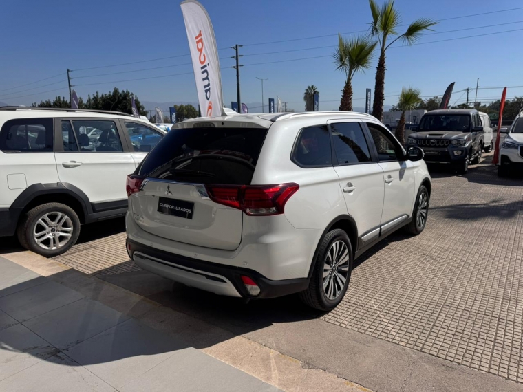Mitsubishi Outlander 2.0 Glx At 4x2 2023 Usado  Usado en Webautos.cl