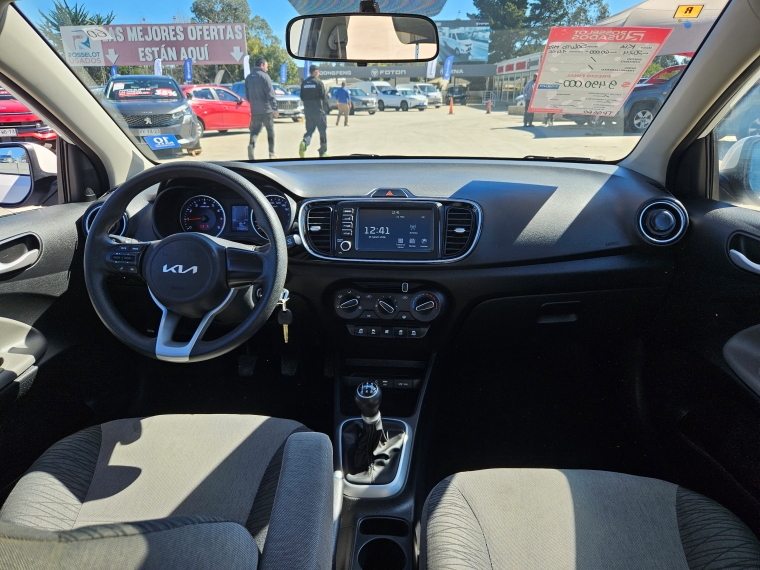 KIA Soluto — foto 7 de 16
