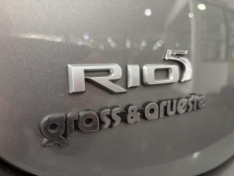 Kia Rio 5 Ex 1.4l 6mt Ci Full 2023  Usado en Grass & Arueste