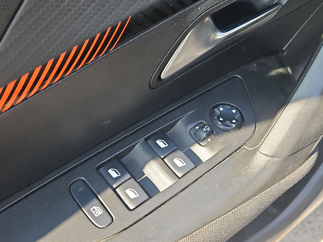 Peugeot 2008 2008 Blue Hdi 100 4x2 1.5 2021 Usado  Usado en Webautos.cl