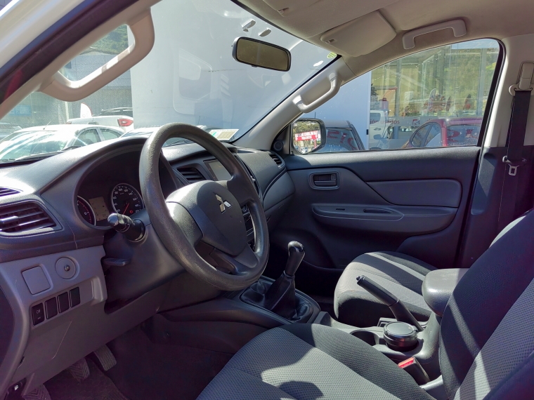 Mitsubishi L200 L200 D/c 2.4 Work Cr 4x2 Wf 2019 Usado en Rosselot Usados
