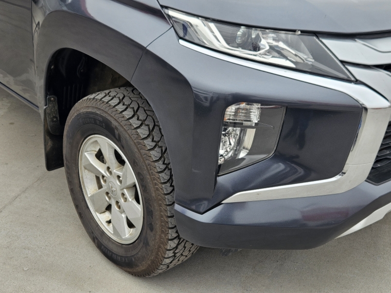 Mitsubishi L200 L200 D/c 2.4 Katana Crt 4x4 Special Pack 2023 Usado en Rosselot Usados