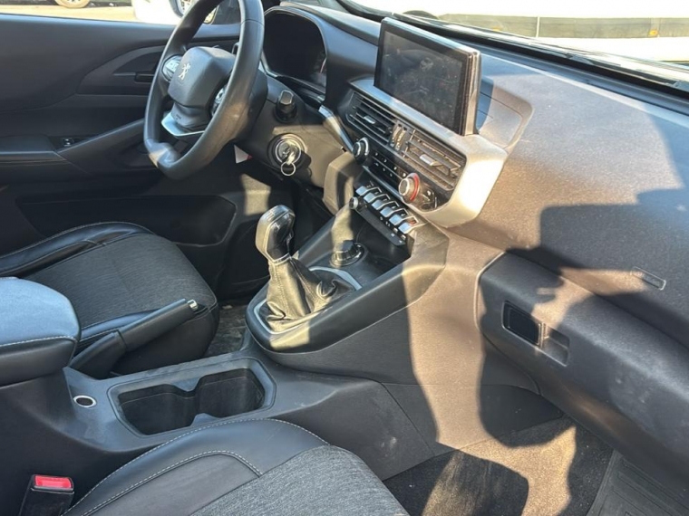 Peugeot Landtrek — foto 15 de 16