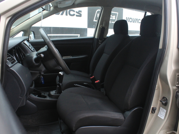 Nissan Tiida 1.6  Sedan  Mt 2015 Usado  Usado en Kovacs Usados