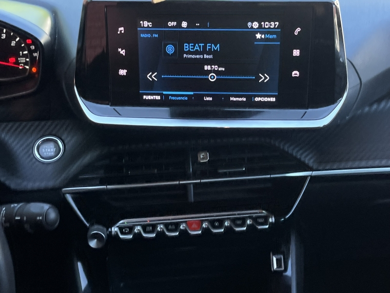 Peugeot 2008 — foto 18 de 22
