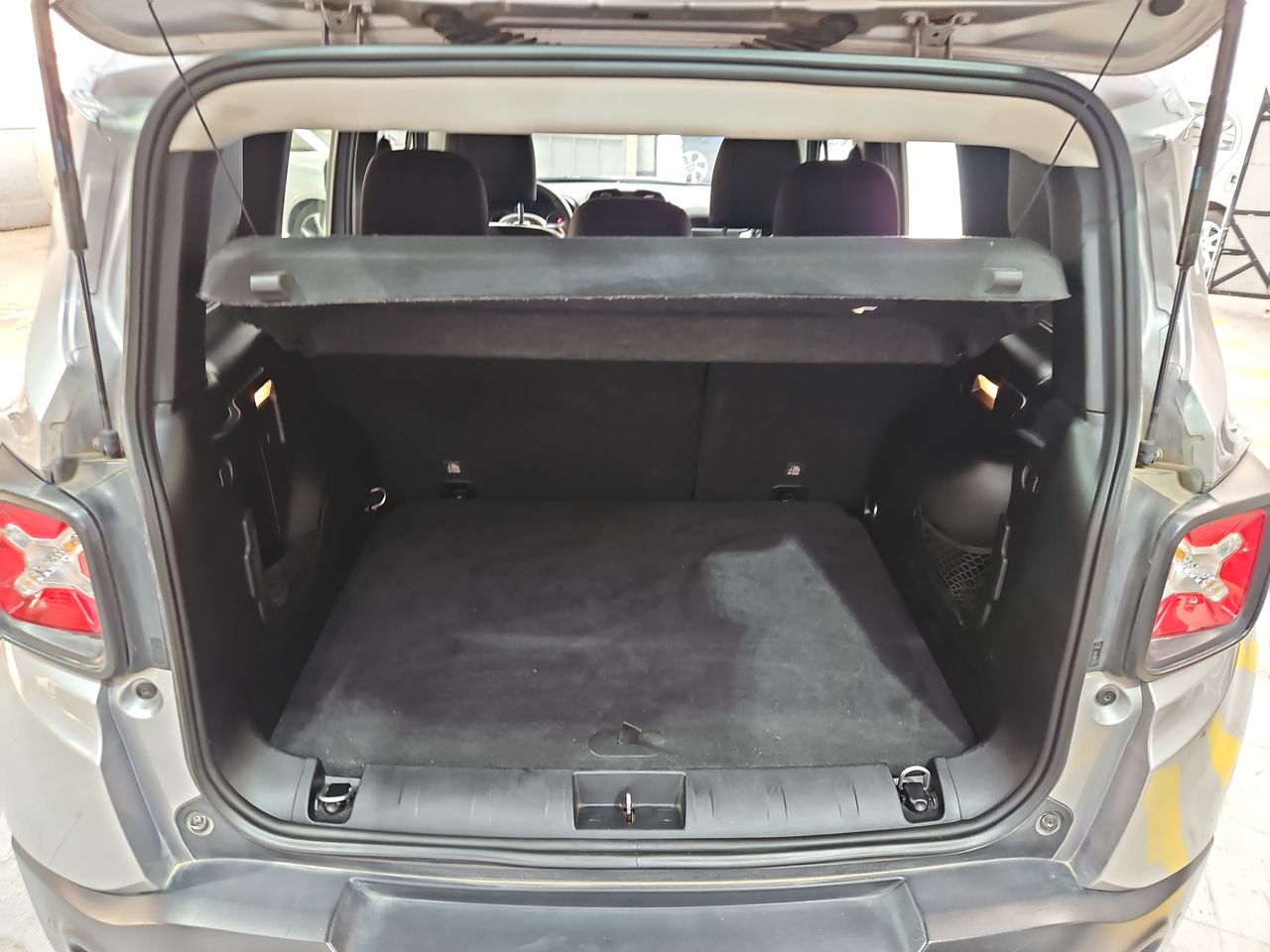 Jeep Renegade Renegade Sport 1.8 2023 Usado en Usados de Primera - Sergio Escobar