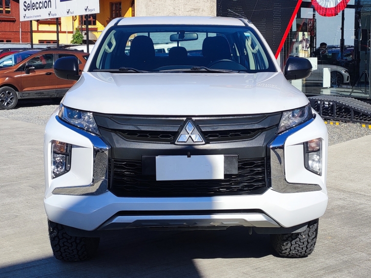 Mitsubishi L200 New L-200 Work 2.4 Cr Wf Mec 4x2 Td E5 2021  Usado en Guillermo Morales Usados