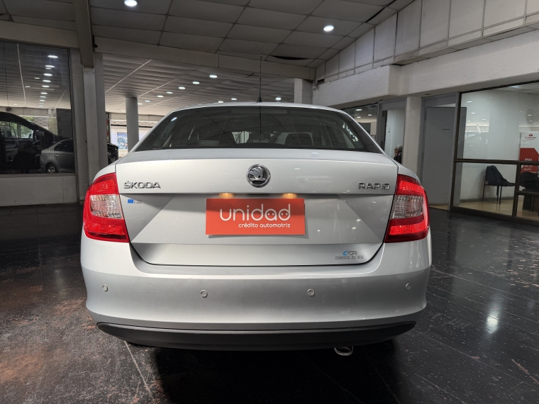 Skoda Rapid Ambiente 1.2l Tsi 6mt Ac 2015  Usado en Grass & Arueste
