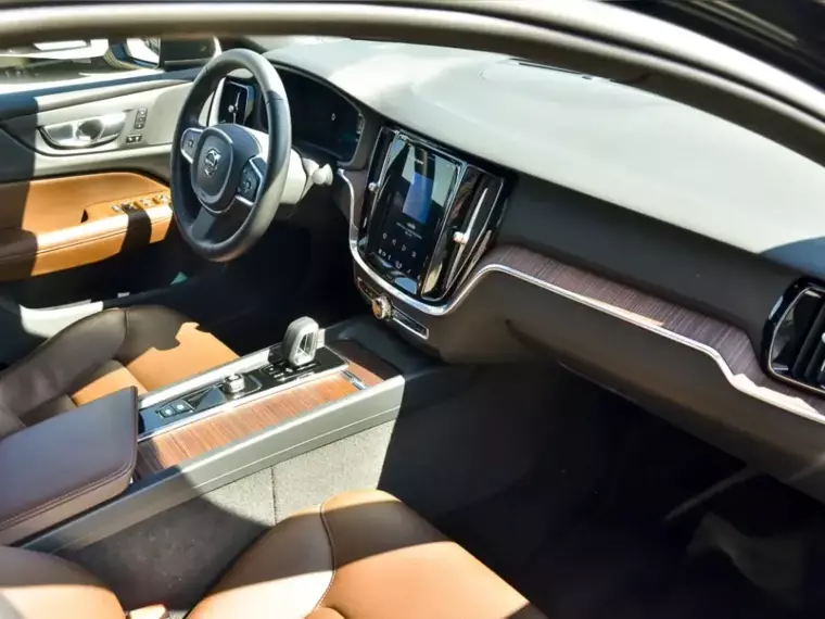 Volvo S60 B4 2023 Usado Usado en BMW Premium Selection Volvo S60 B4 2023 Usado Usado en BMW Premium Selection