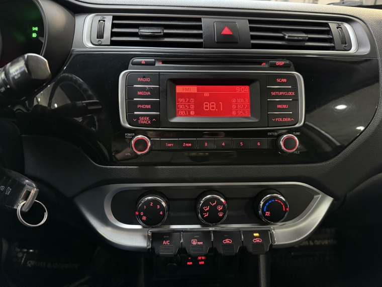 Kia Rio 5 Ex 1.4l 6mt Ac Full 2016  Usado en Grass & Arueste