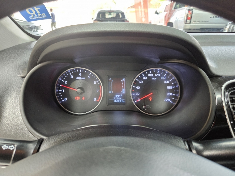 KIA Soluto — foto 16 de 17