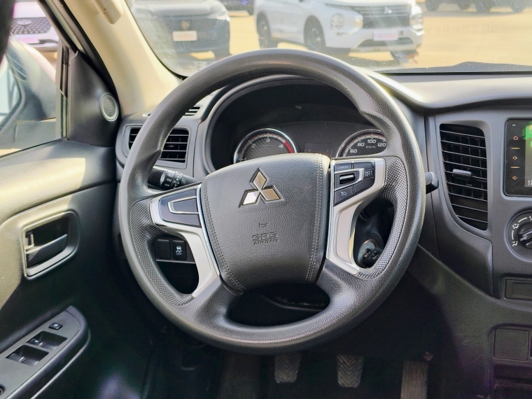 Mitsubishi L200 L200 D/c 2.4 Katana Crt 4x4 Special Pack 2023 Usado en Rosselot Usados