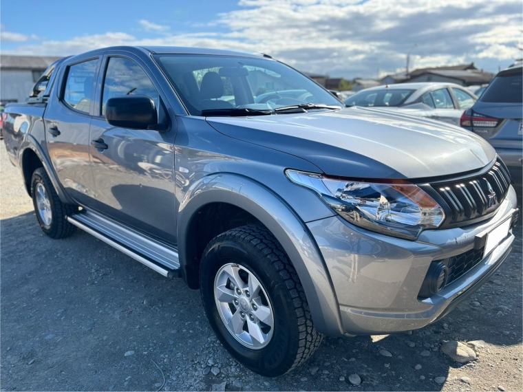 Mitsubishi L200 L-200 New Work Cr Wf  Mec 4x2 Td E5 2019  Usado en Guillermo Morales Usados