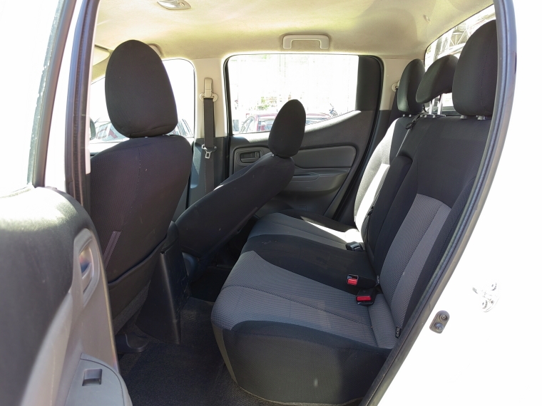 Mitsubishi L200 L200 D/c 2.4 Work Cr 4x2 Wf 2019 Usado en Rosselot Usados