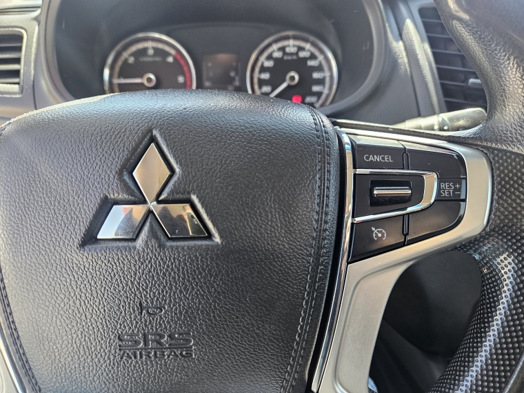 Mitsubishi L200 L200 D/c 2.4 Katana Crt 4x4 Special Pack 2023 Usado en Rosselot Usados