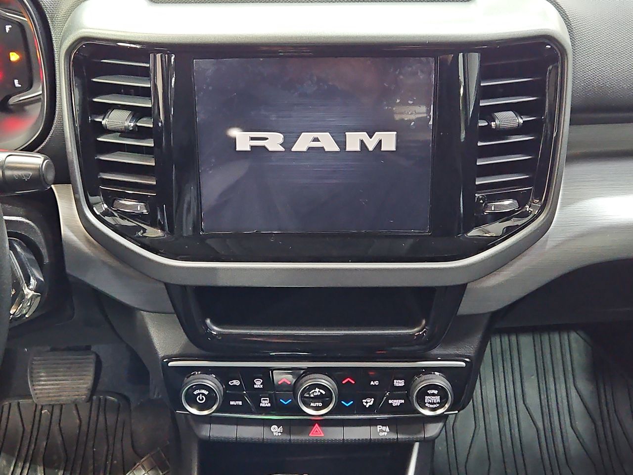Ram 1000 1000 Big Horn Dcab 1.8 Aut 2023 Usado en Usados de Primera - Sergio Escobar