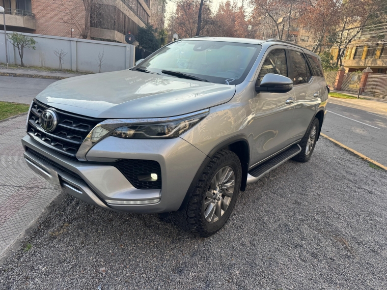 Toyota Fortuner Srx 4x4 2.8 Aut Blindada 2023  Usado en GT Autos