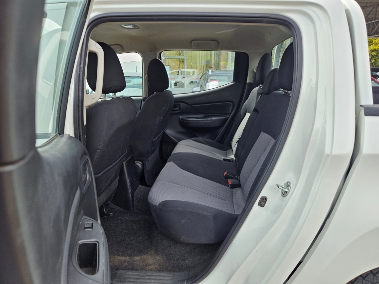 Mitsubishi L200 L200 D/c 2.4 Katana Crt 4x4 Special Pack 2023 Usado en Rosselot Usados